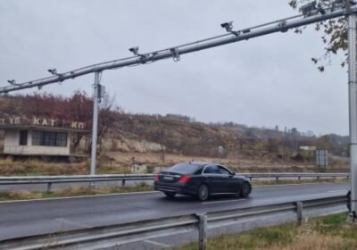 Идеята за камери за средна скорост звучеше като панацея, на теория. Практиката се оказа доста по-абсурдна…