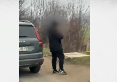 Жена заложи капан и залови мъже, които опитват да отворят колата ѝ / ВИДЕО