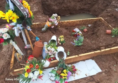 Майка рухна над пропадналия гроб на дъщеря си: безхаберието в Асеновград стигна дъното