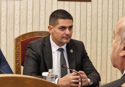 Радостин Василев пред Радев: Ритнax депутата от ДПС-НН, защото не говори български