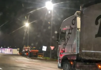 Самоубийствено изпреварване от български тираджия шокира шофьорите в Румъния: Това не е геройство, не е „тарикатлък“. Това е престъпление